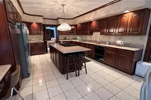 258 Cobblestone Dr, Hempfield Township, PA 15601 - Photo 8