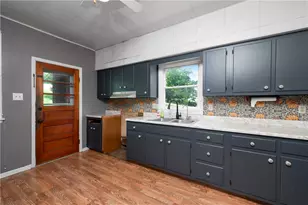 401 Penn Ave, Twp of But SE, PA 16045 - Photo 14