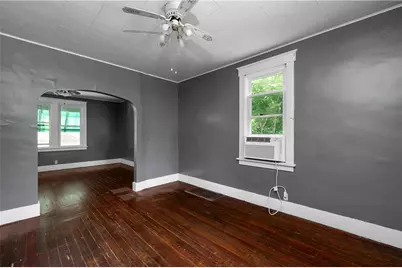 401 Penn Ave, Twp of But SE, PA 16045 - Photo 12