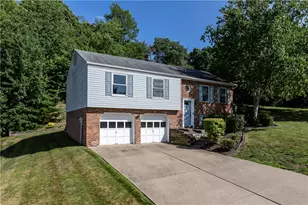 10 Kohleen Dr, Robinson Twp, PA 15136 - Photo 2