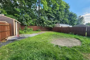 916 Harrison St, New Castle, PA 16101 - Photo 4