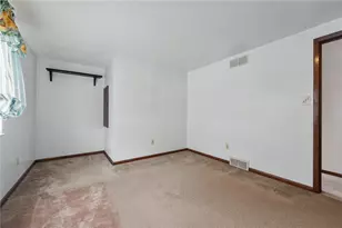 261 Shasta Dr, Pittsburgh, PA 15239 - Photo 8