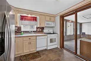 577 Arbor Ln, Pittsburgh, PA 15236 - Photo 6