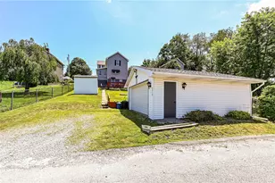 8018 Hayward St, Hempfield Township, PA 15691 - Photo 16
