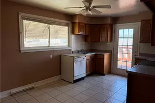 218 Meadow Ave, Charleroi Boro, PA 15022 - Photo 4