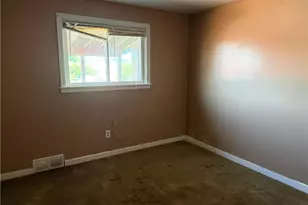 218 Meadow Ave, Charleroi Boro, PA 15022 - Photo 6