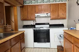 1004 Wallace St, Vandergrift, PA 15690 - Photo 6