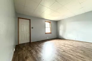 1004 Wallace St, Vandergrift, PA 15690 - Photo 4