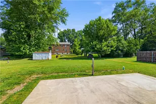 1806 Shady Dr, Farrell, PA 16121 - Photo 6