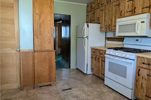 214 Jennings Ave, Scottdale, PA 15683 - Photo 2