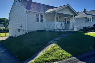 524 Arizona Dr, Lower Burrell, PA 15068 - Photo 2