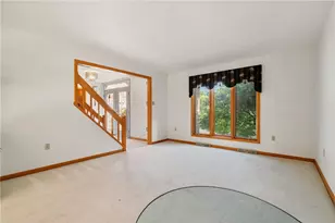 336 Cobblestone Cir, Robinson Twp, PA 15136 - Photo 4
