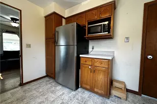 633 Crowder Ave, Sharon, PA 16146 - Photo 8