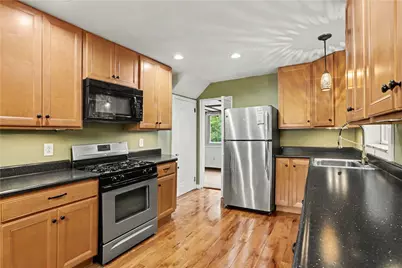 21 Leon Rd, Green Tree, PA 15220 - Photo 8