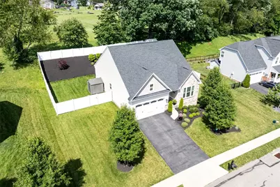 109 Brook Side Dr, Findlay Township, PA 15026 - Photo 2