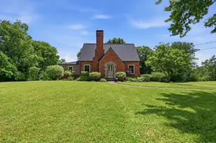 215 Twin Oaks Dr, Pine Township, PA 15090 - Photo 1