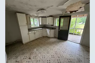 1054 Marelda Ave, Donora, PA 15033 - Photo 4