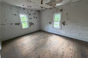 1054 Marelda Ave, Donora, PA 15033 - Photo 6