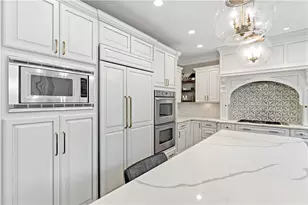 8000 Sherwood Dr, Collier Township, PA 15142 - Photo 14