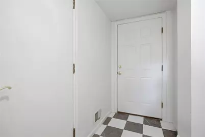 126 Rossmor Ct, Ross Twp, PA 15229 - Photo 4