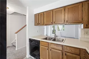 126 Rossmor Ct, Ross Twp, PA 15229 - Photo 8