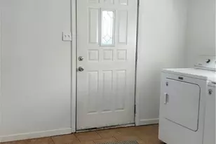 425 Summit Ave, Ellwood City, PA 16117 - Photo 12