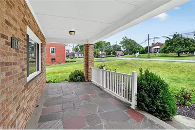 134 Meadowbrook Dr, Bethel Park, PA 15102 - Photo 4