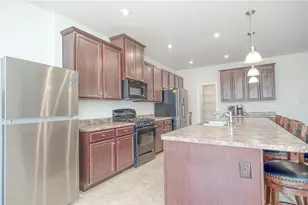 228 Oakmont Dr, Ross Twp, PA 15229 - Photo 4