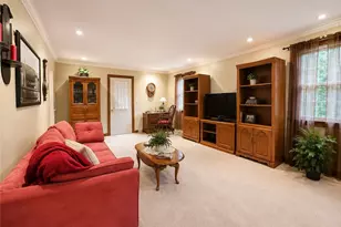 739 Melody Ln, Shenango Township, PA 16101 - Photo 8