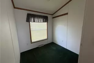 124 Woodbine Ln, Oakland Township, PA 16001 - Photo 12