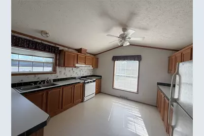 124 Woodbine Ln, Oakland Township, PA 16001 - Photo 4