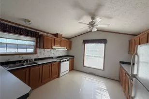 124 Woodbine Ln, Oakland Township, PA 16001 - Photo 4