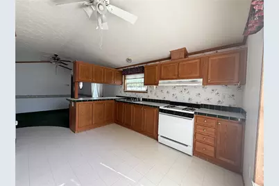 124 Woodbine Ln, Oakland Township, PA 16001 - Photo 6