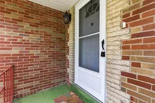 208 Maplewood Dr, Peters Township, PA 15317 - Photo 4
