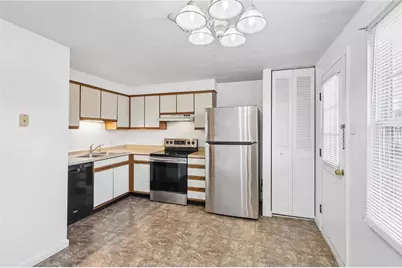 321 Laporte Ct, Cranberry Township, PA 16066 - Photo 4