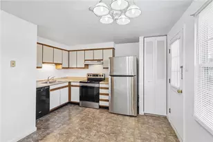 321 Laporte Ct, Cranberry Township, PA 16066 - Photo 4