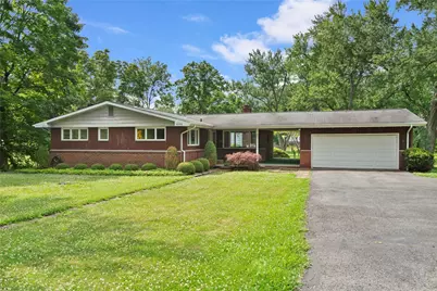 1056 Logan Road, Bethel Park, PA 15102 - Photo 2