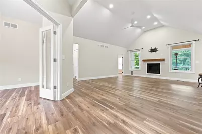 246 Tanglewood Dr, Neshannock Township, PA 16105 - Photo 6