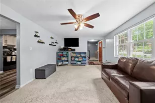 1033 Maripat Dr, South Park, PA 15129 - Photo 10