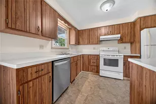 9 Robinwood Dr, Findlay Township, PA 15108 - Photo 4