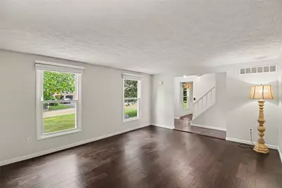 149 Briarwood Ln, Cranberry Township, PA 16066 - Photo 4