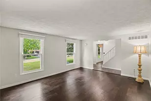 149 Briarwood Ln, Cranberry Township, PA 16066 - Photo 4