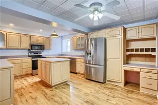 205 Howard St, Robinson Twp, PA 15057 - Photo 2