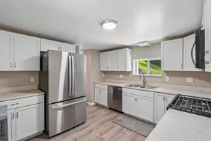 560 Mortimer Ave, Wilkins Township, PA 15145 - Photo 12