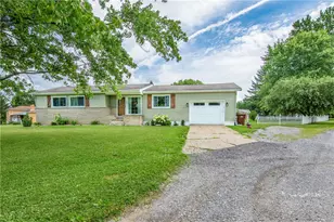 83 Edgewood Dr, Pymatuning Township, PA 16125 - Photo 1