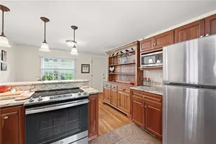 1076 Greenlawn Dr, Green Tree, PA 15220 - Photo 12