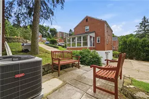 1076 Greenlawn Dr, Green Tree, PA 15220 - Photo 22