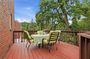 1076 Greenlawn Dr, Green Tree, PA 15220 - Photo 20