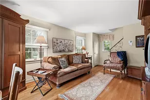 1076 Greenlawn Dr, Green Tree, PA 15220 - Photo 4