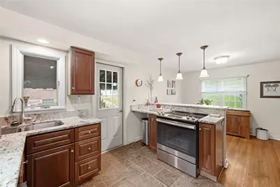 1076 Greenlawn Drive, Green Tree, PA 15220 - Photo 10